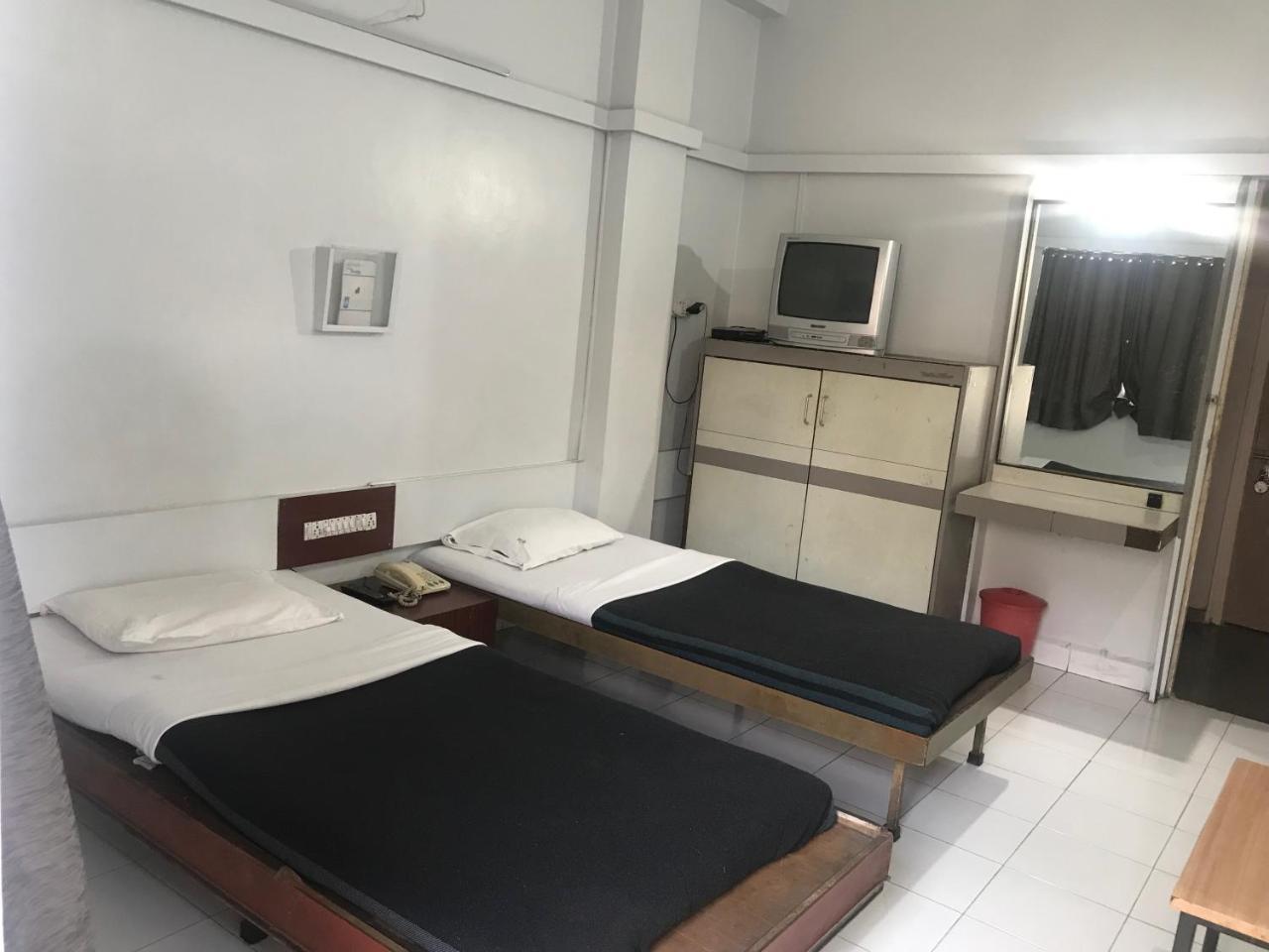 Maurya Residency Hotel ปูเน่ ภายนอก รูปภาพ