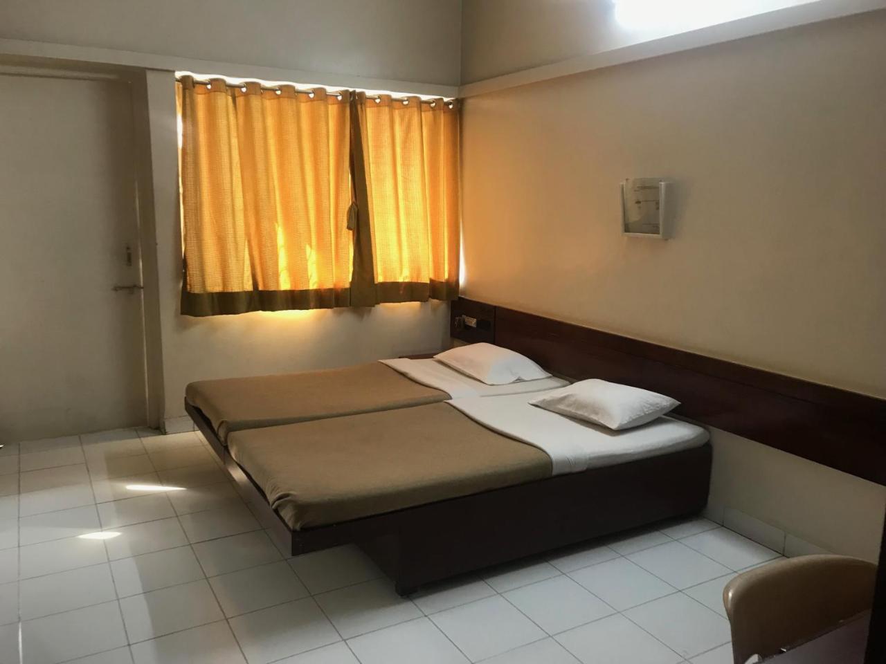 Maurya Residency Hotel ปูเน่ ภายนอก รูปภาพ