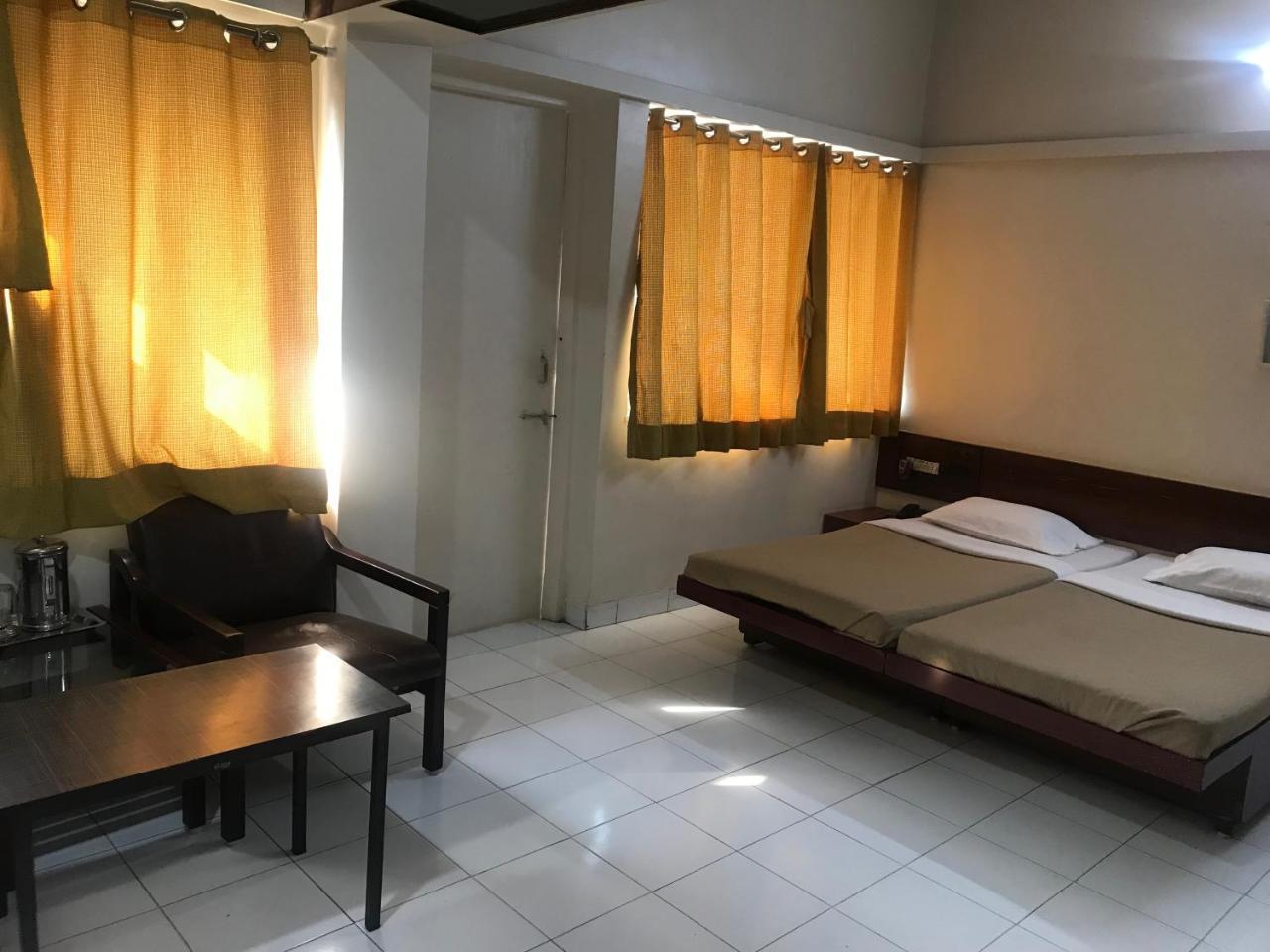 Maurya Residency Hotel ปูเน่ ภายนอก รูปภาพ